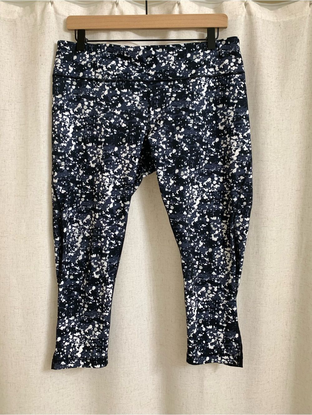 Zella Navy and White Splatter Print Leggings Capri Length Large Mesh Calf Panel